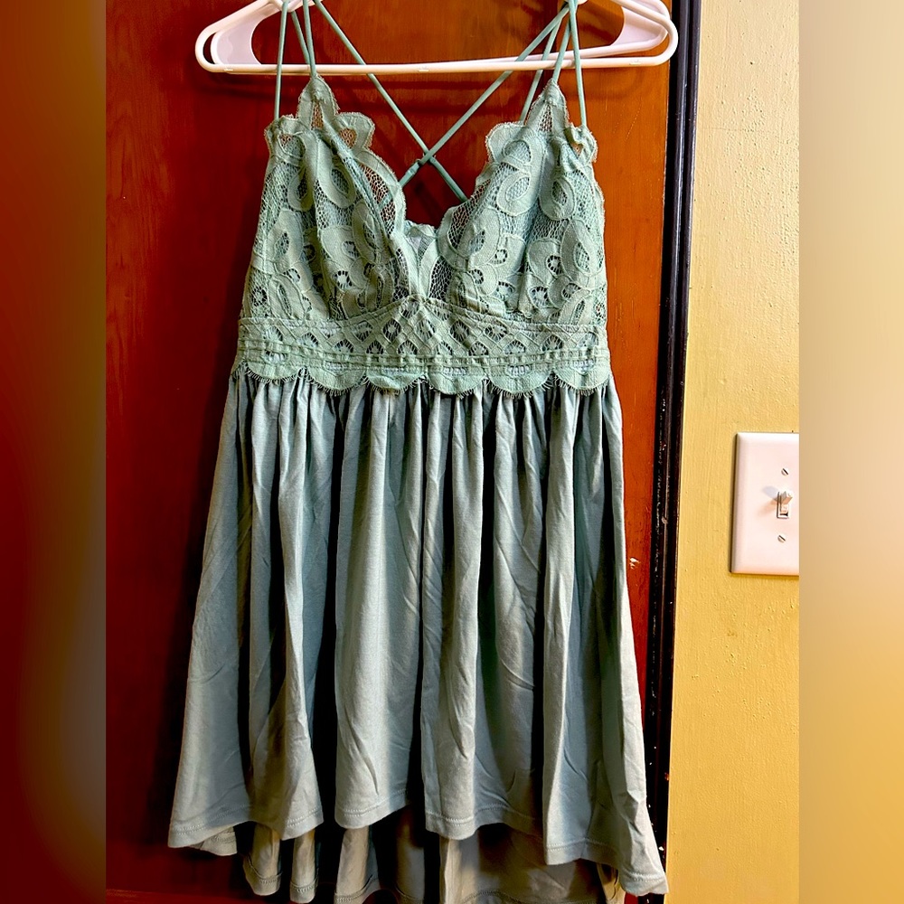 Beautiful Zenana popular lace tank in mint green
